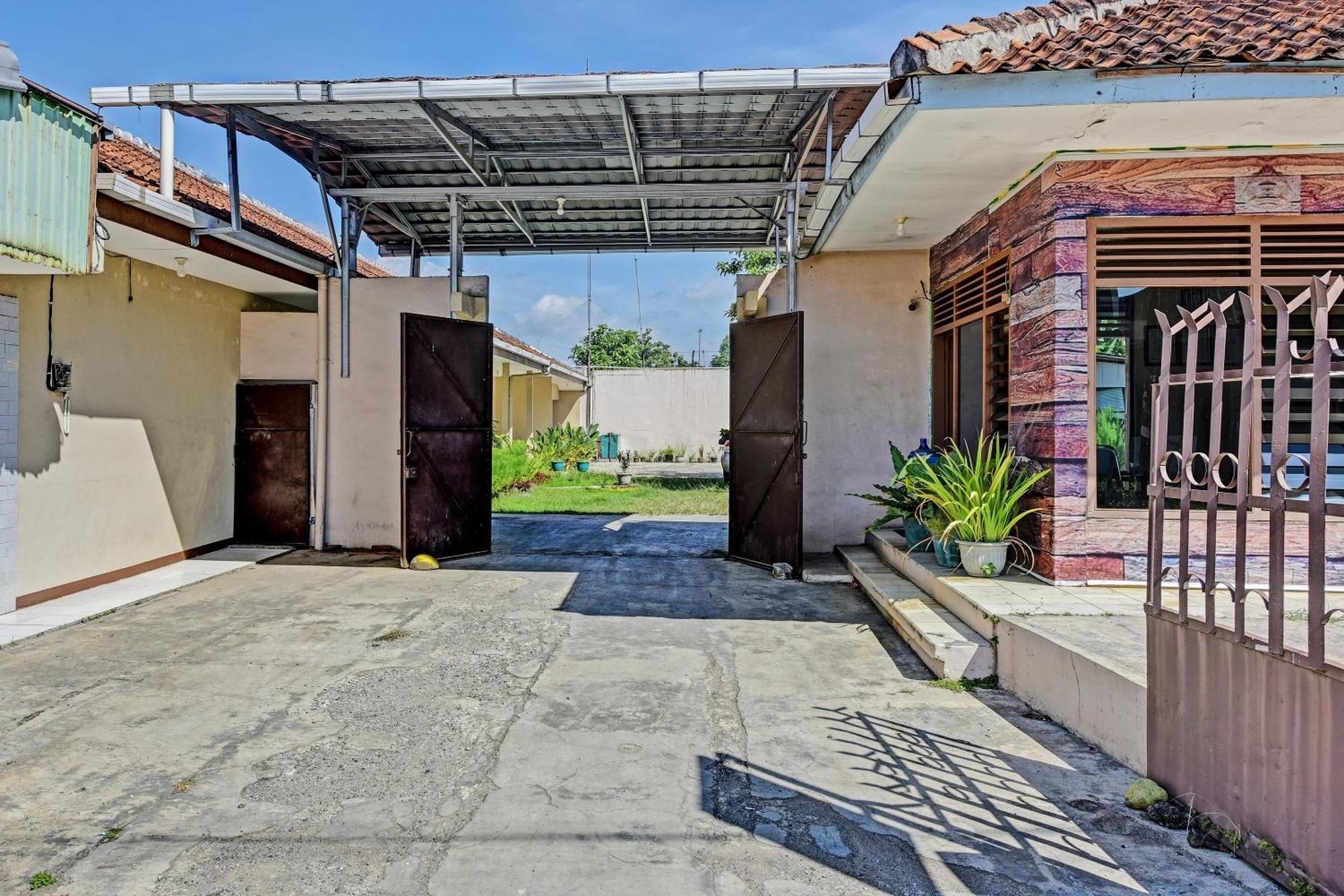 Oyo 90443 Hotel New Kartika In Cilopadang المظهر الخارجي الصورة